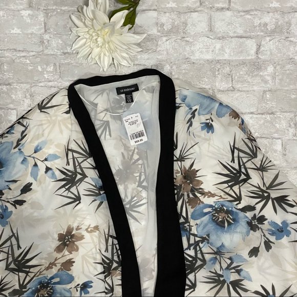 SOLD | NWT Le Chateau White & Blue Floral Kimono - Picture 8 of 12
